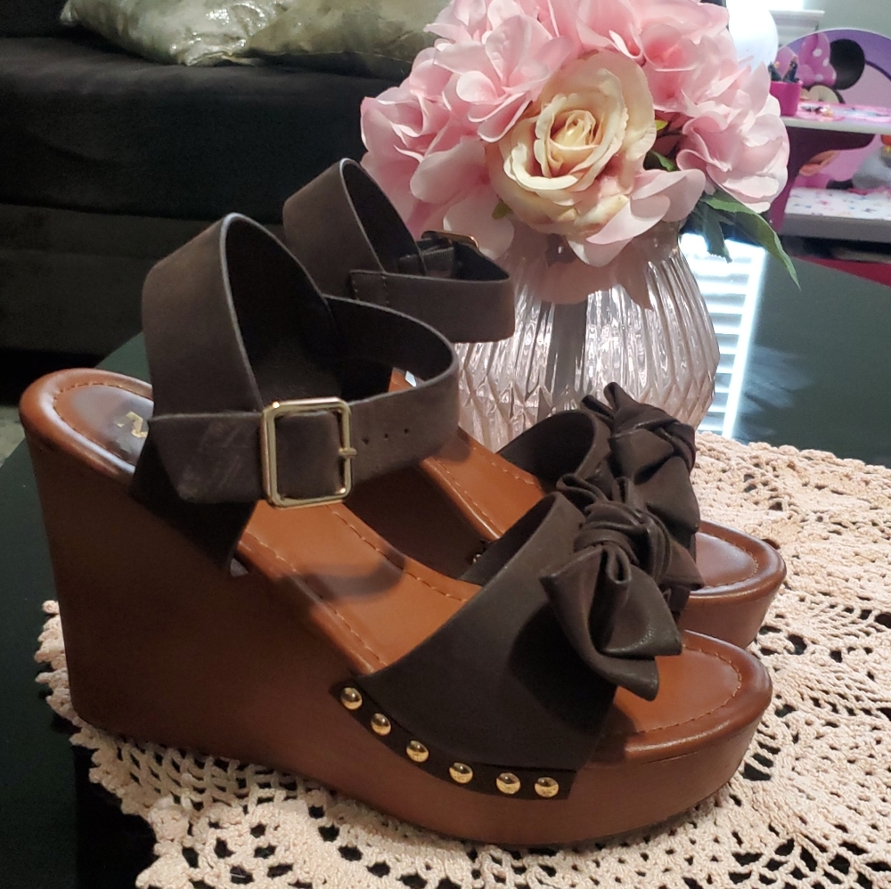 Brown  Wedges
